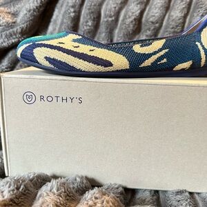 Rothy’s Moroccan Blue Round Toe Flats Size 10 Retired Pattern - NIB